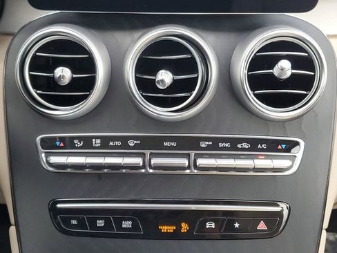 Used 2022 Mercedes-Benz GLC 300 GLC 300 w/ Premium Package Lite image 32