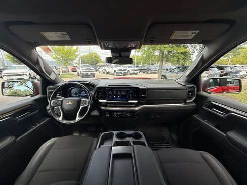 Used 2022 Chevrolet Silverado 1500 LT AWD/4WD image 30