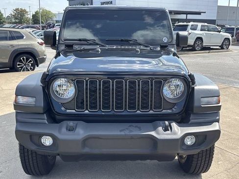 Used 2024 Jeep Wrangler Sport AWD/4WD image 9