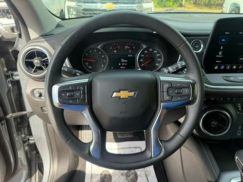 Used 2025 Chevrolet Blazer LT FWD image 5