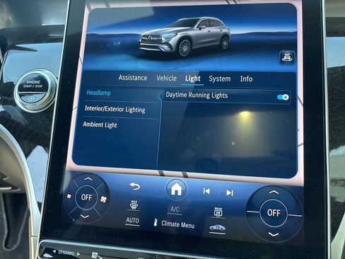 Used 2024 Mercedes-Benz GLC 300 4MATIC image 35
