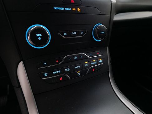 Used 2020 Ford Edge SEL w/ Cold Weather Package AWD/4WD image 22