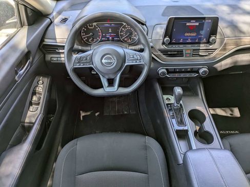 Used 2025 Nissan Altima 2.5 SV FWD image 14