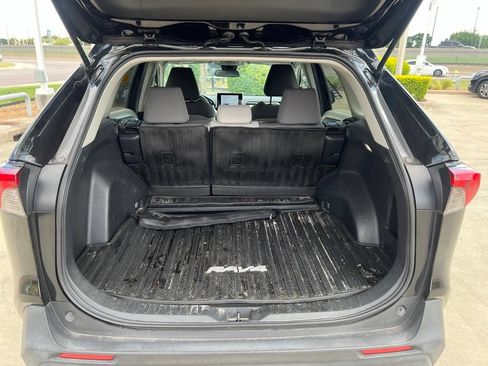 Used 2023 Toyota RAV4 XLE FWD image 11
