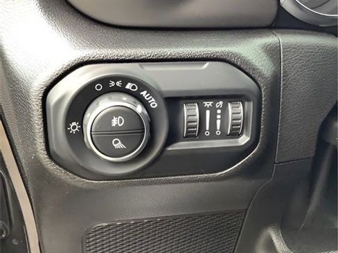 Certified 2022 Jeep Gladiator Sport image 28