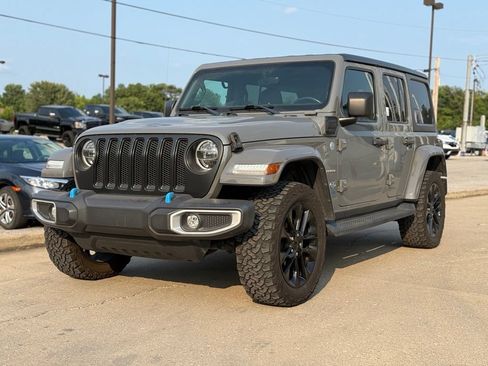 Used 2022 Jeep Wrangler Unlimited Sahara AWD/4WD image 2