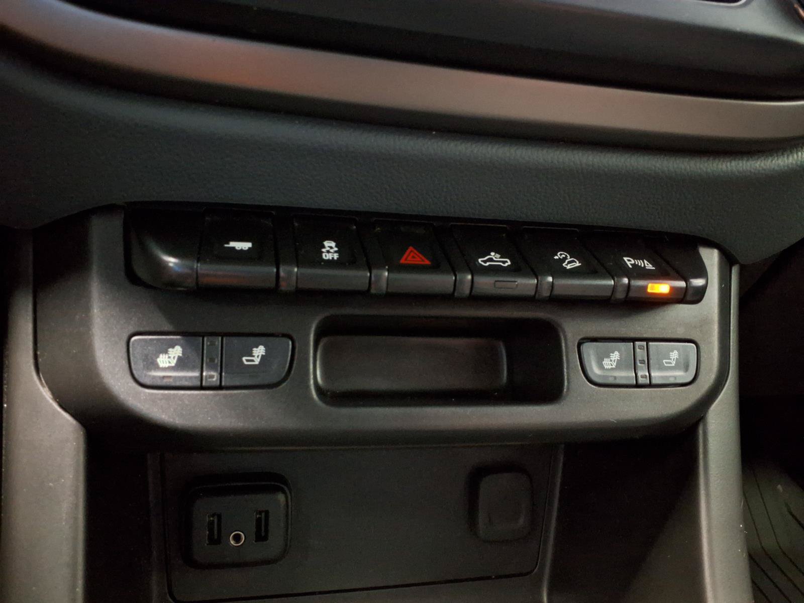 Used 2022 Chevrolet Colorado Z71 AWD/4WD image 32