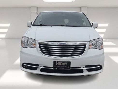 Used 2015 Chrysler Town & Country Touring image 8
