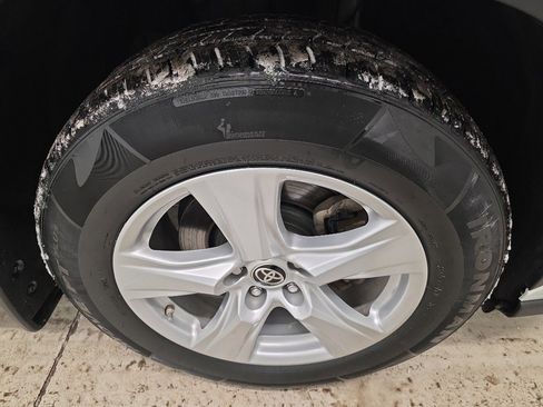 Used 2022 Toyota Highlander LE image 4