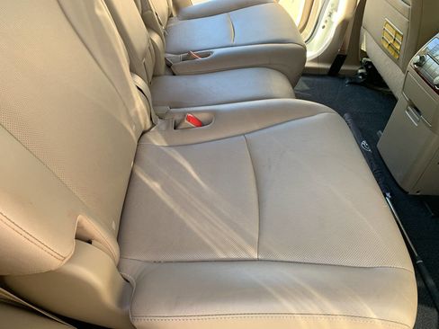 Used 2013 Toyota Highlander Limited AWD/4WD image 18