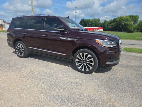 Used 2023 Lincoln Navigator Reserve AWD/4WD image 11