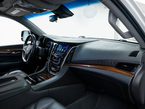 Used 2019 Cadillac Escalade ESV Premium Luxury image 27