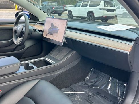 Used 2023 Tesla Model 3 Standard Range image 44