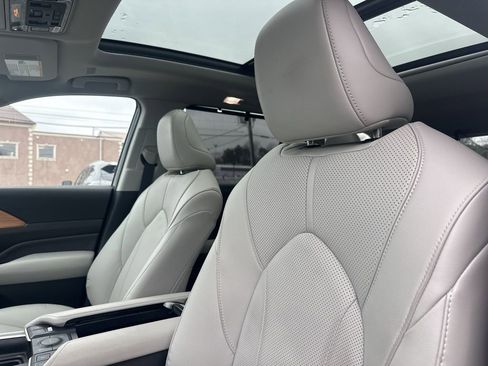 Used 2025 Toyota Grand Highlander AWD image 9