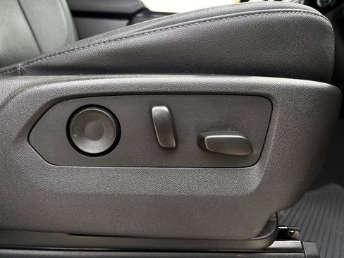 Used 2025 GMC Sierra 1500 SLT image 30