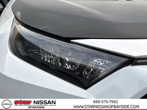 Used 2019 Toyota RAV4 LE image 8