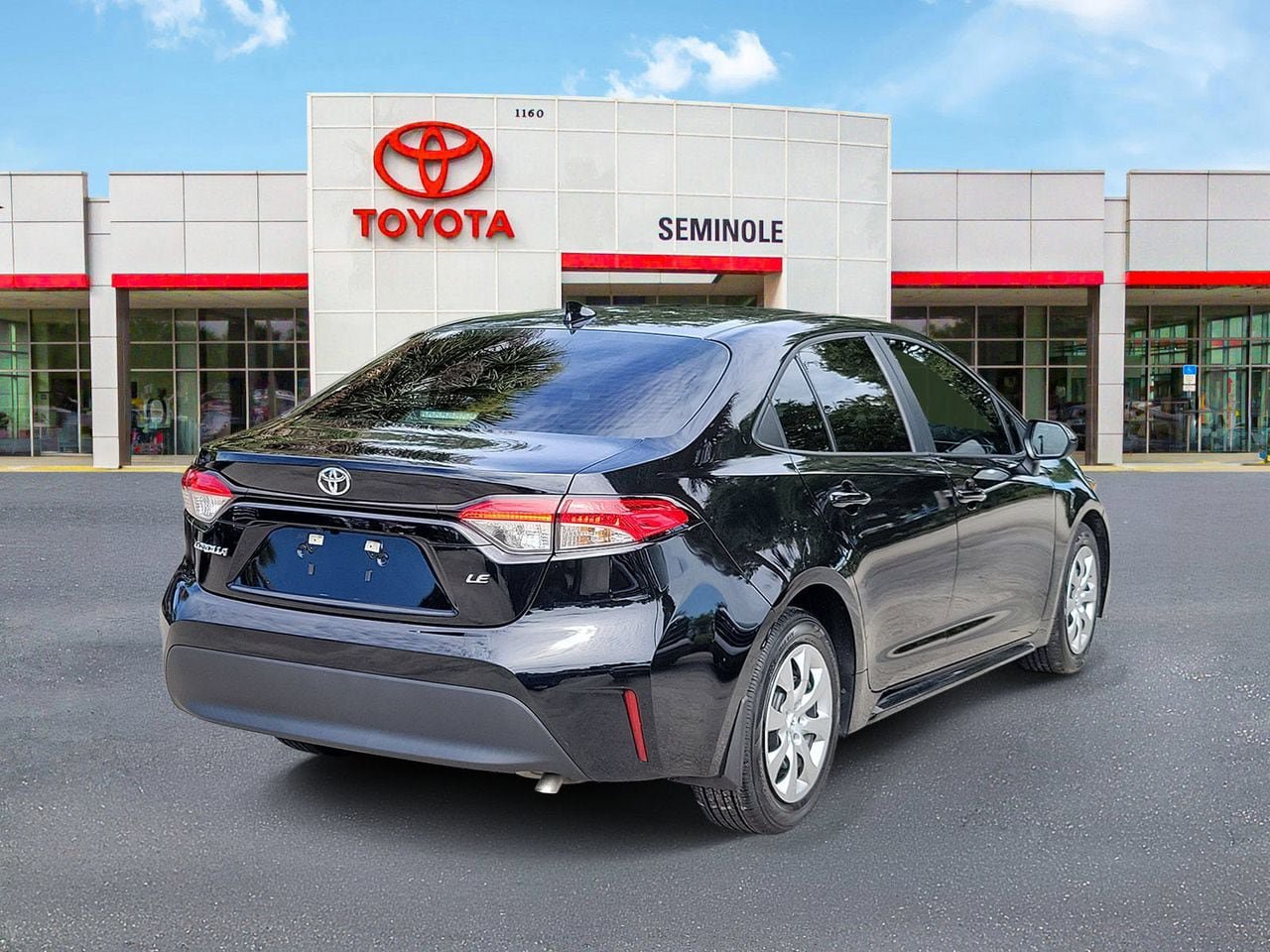 Used 2025 Toyota Corolla LE FWD image 3