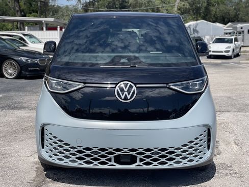Used 2025 Volkswagen ID. Buzz Pro S RWD image 14