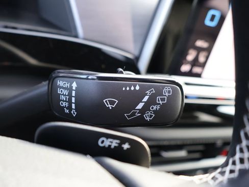 New 2026 Volkswagen Atlas Cross Sport SE image 38