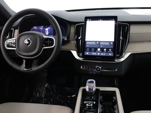 New 2026 Volvo XC90 B5 Core AWD/4WD image 9