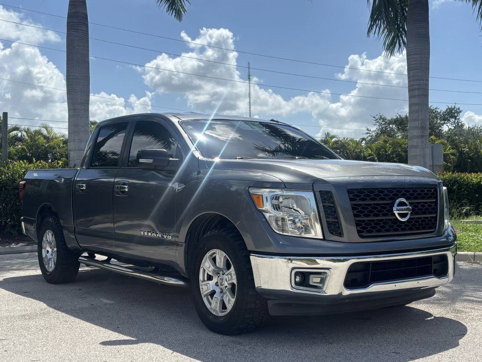 Used 2019 Nissan Titan SV RWD image 4