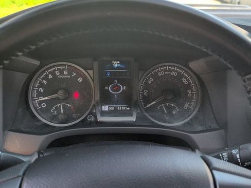 Used 2022 Toyota Tacoma TRD Sport AWD/4WD image 11