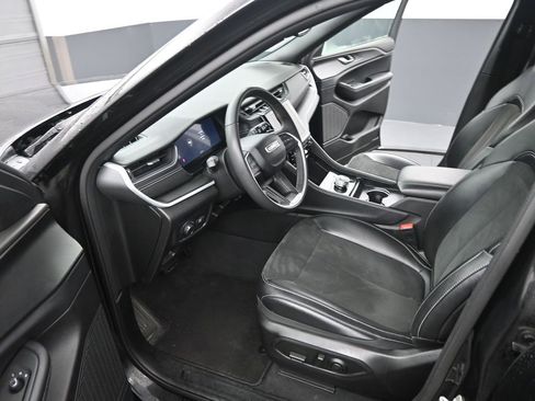 Used 2024 Jeep Grand Cherokee L Altitude image 9