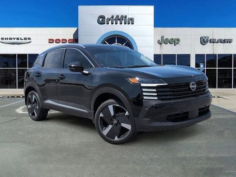 Used 2025 Nissan Kicks SR FWD image 3