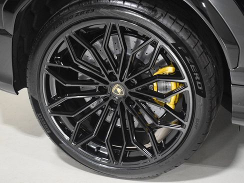 Used 2025 Lamborghini Urus SE image 15