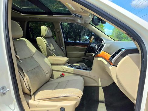 Used 2012 Jeep Grand Cherokee Overland AWD/4WD image 4