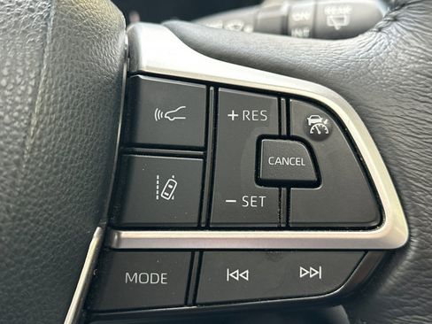 Used 2023 Toyota Sienna XLE image 38