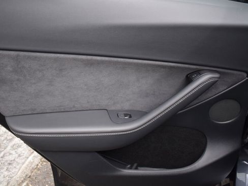 Used 2024 Tesla Model Y Long Range image 19