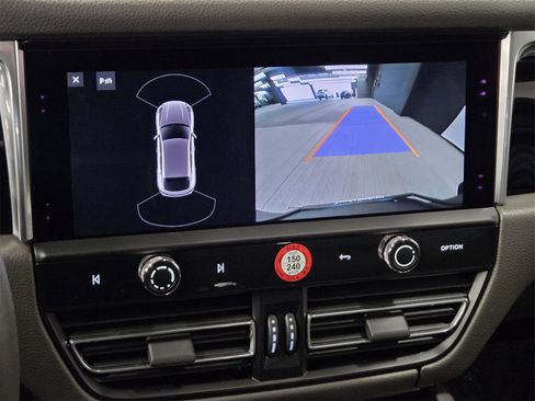 Used 2025 Porsche Macan image 23