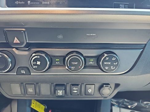 Used 2019 Toyota Tacoma TRD Off-Road image 26