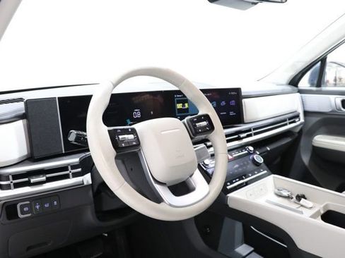 Used 2025 Hyundai Santa Fe SEL FWD image 15