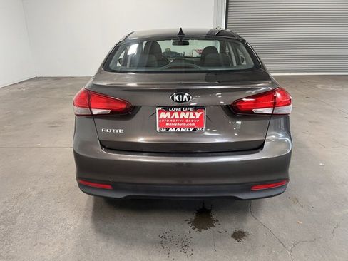 Used 2017 Kia Forte LX image 4