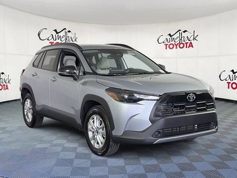Used 2026 Toyota Corolla Cross LE FWD image 3