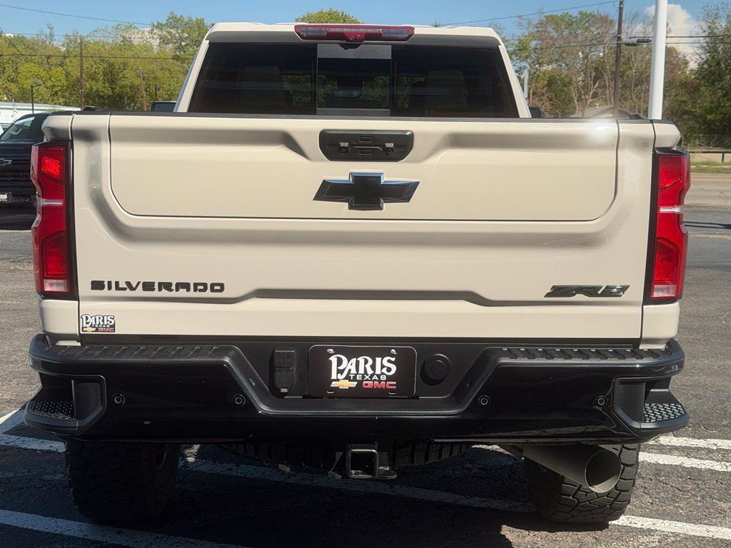 Used 2026 Chevrolet Silverado 2500 ZR2 w/ LPO, Dark Essentials Package AWD/4WD image 5