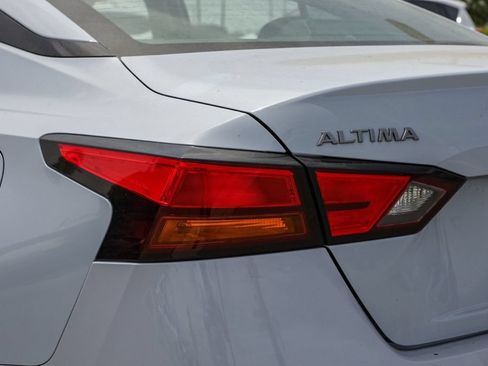 Used 2023 Nissan Altima 2.5 SR FWD image 7