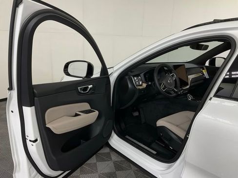 New 2026 Volvo XC60 B5 Plus w/ Protection Package Premier image 24