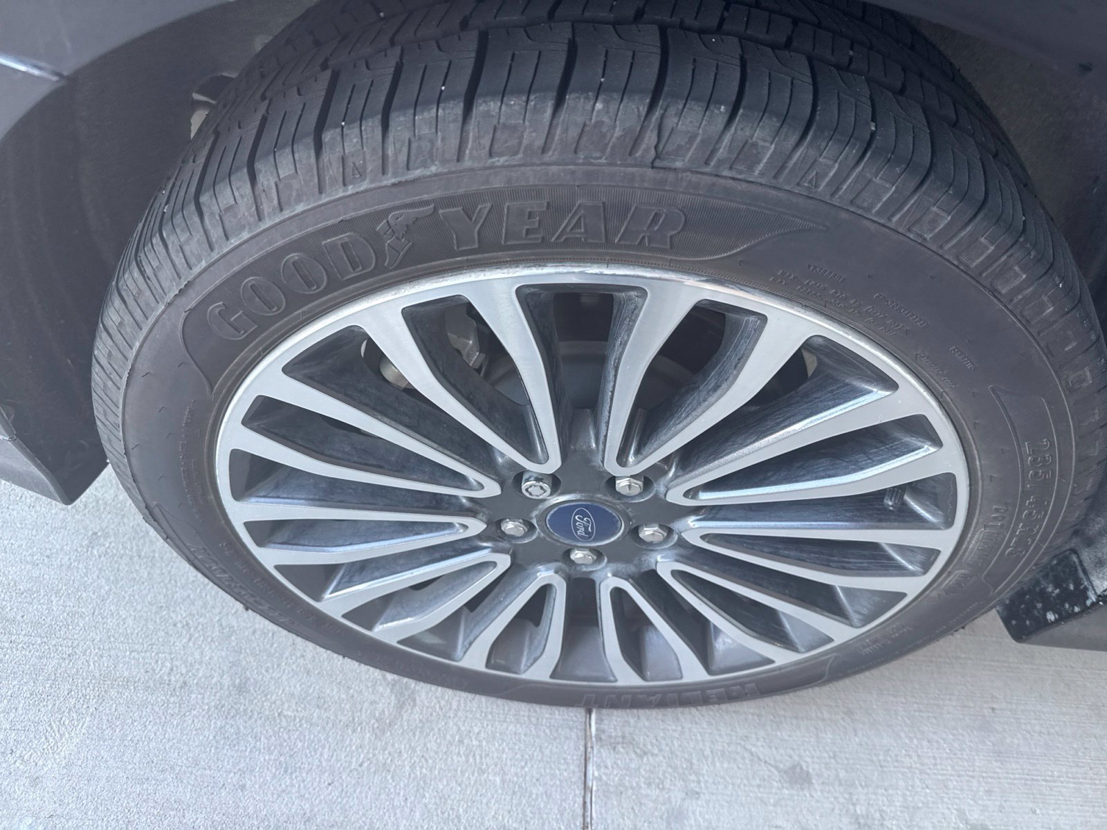 Used 2018 Ford Fusion SE w/ Fusion SE Technology Package FWD image 22