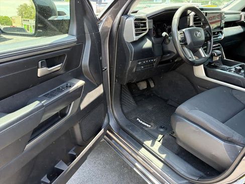 Used 2022 Toyota Tundra SR5 w/ SR5 Convenience Package AWD/4WD image 20