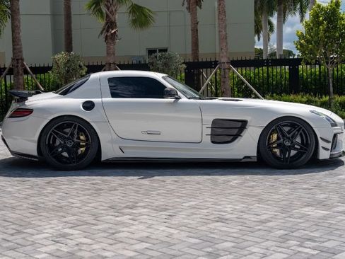 Used 2011 Mercedes-Benz SLS AMG Coupe image 2