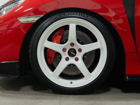 Used 2018 Honda Civic Type R image 19