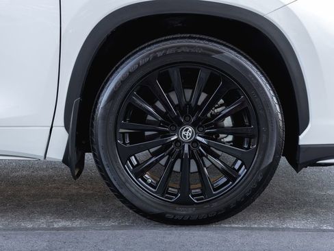 Certified 2024 Toyota Highlander XSE image 4