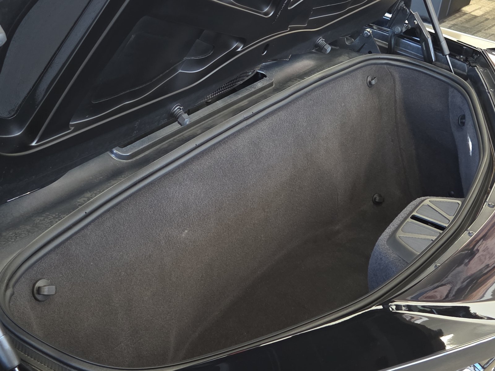 Used 2023 Chevrolet Corvette Stingray Premium Conv w/ Battery Protection Package RWD image 9