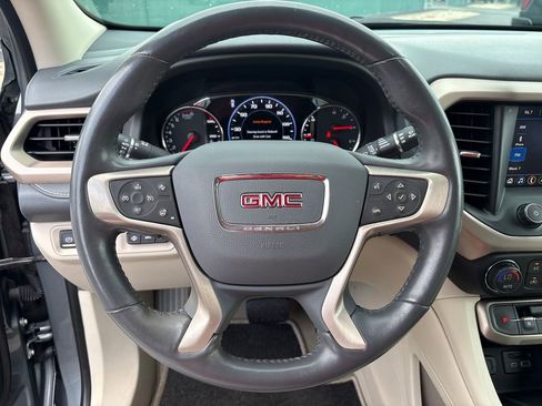 Used 2020 GMC Acadia Denali w/ Technology Package FWD image 21
