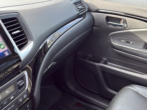 Used 2017 Honda Pilot Elite image 25