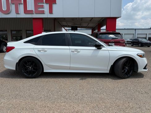Used 2023 Honda Civic Sport image 3
