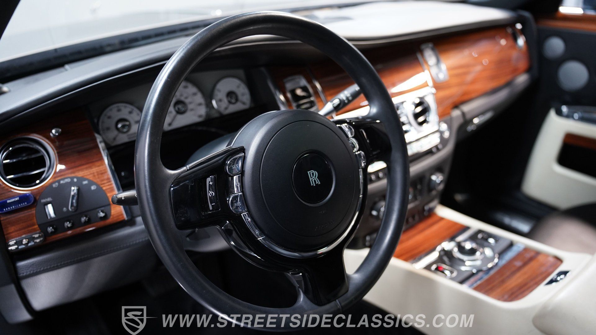 Used 2010 Rolls-Royce Ghost RWD image 31